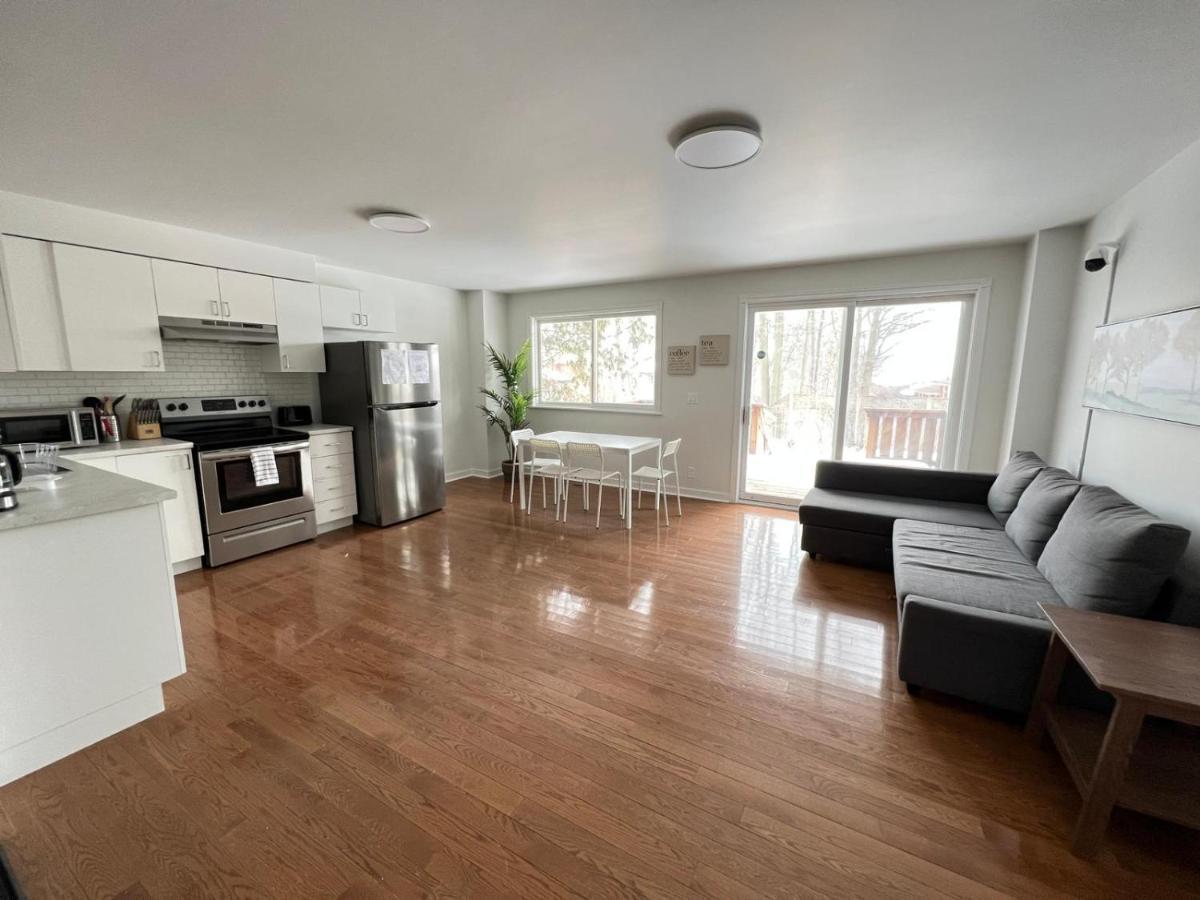 Letitia Heights !B Spacious And Quiet Private Bedroom With Shared Bathroom Barrie Extérieur photo